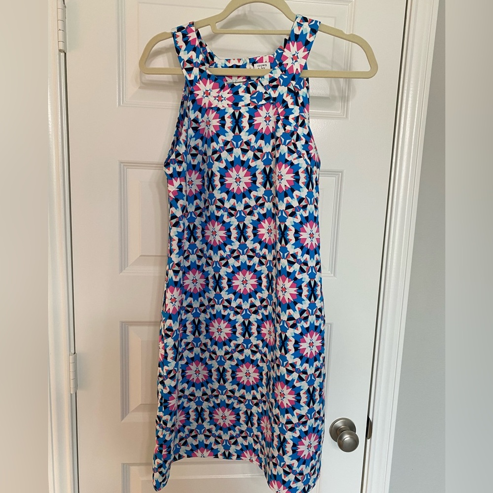 Crown & Ivy Summer Dress. Light and breezy. SZ 8. Linen and rayon.